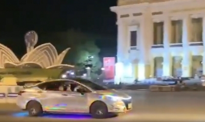 Clip TNGT: Drift thành công trước cửa Nhà hát Lớn, nhưng ô tô đã bị tạm giữ